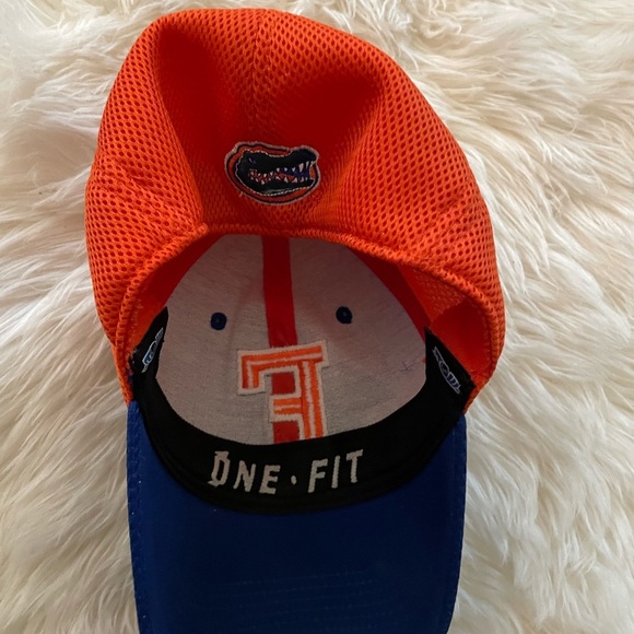 Florida Gators Blue Embroidered One Fit Ball Cap Hat Top Of The World TOW Chomp - Picture 3 of 4